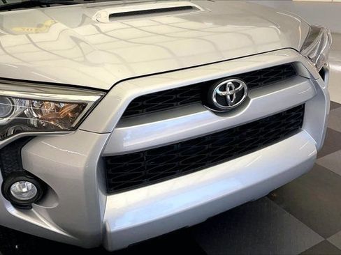 Used 2018 Toyota 4Runner TRD Off-Road w/ Convenience Package AWD/4WD image 31