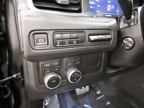 Used 2023 GMC Yukon XL Denali AWD/4WD image 19