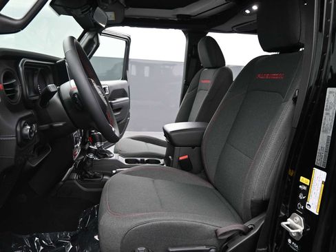 Used 2024 Jeep Gladiator Rubicon w/ Convenience Group image 15