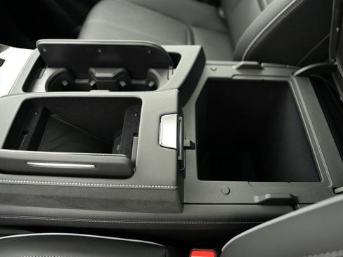 New 2025 INFINITI QX80 Sensory image 18