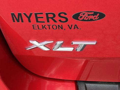 Used 2021 Ford Explorer XLT w/ Equipment Group 202A AWD/4WD image 11
