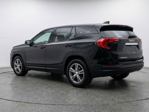 Used 2024 GMC Terrain SLE image 6