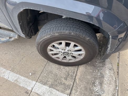 Used 2025 Toyota Tacoma SR image 9