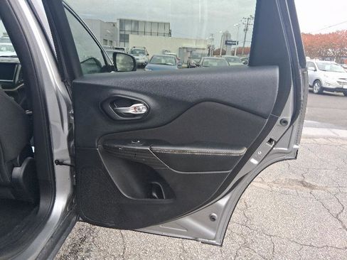 Used 2015 Jeep Cherokee Latitude w/ Cold Weather Group image 30