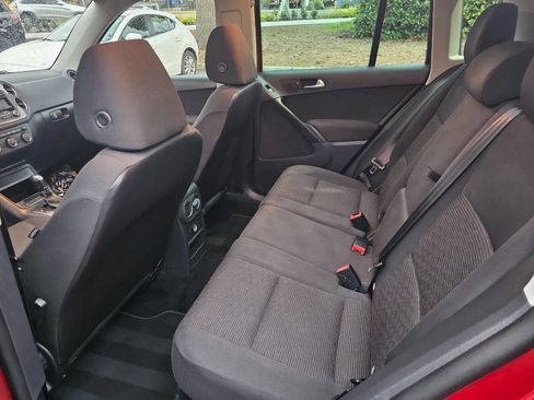 Used 2013 Volkswagen Tiguan S image 16