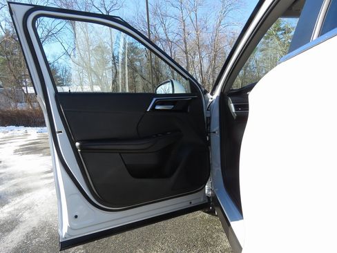 Used 2023 Mitsubishi Outlander SE image 9