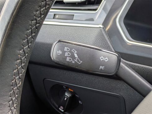 Used 2022 Volkswagen Tiguan SE R-Line image 22