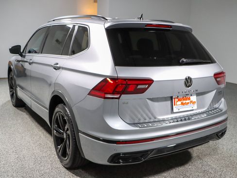 Used 2023 Volkswagen Tiguan SE R-Line FWD image 9