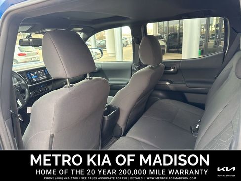 Used 2016 Toyota Tacoma TRD Off-Road w/ Premium & Technology Package image 26