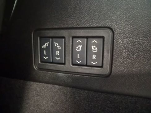 Certified 2025 Cadillac XT6 Premium Luxury image 27