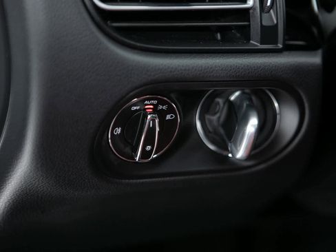 Certified 2025 Porsche Macan image 20