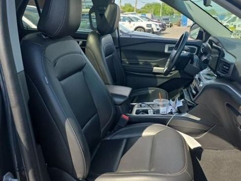 Used 2022 Ford Explorer XLT w/ Equipment Group 202A AWD/4WD image 19