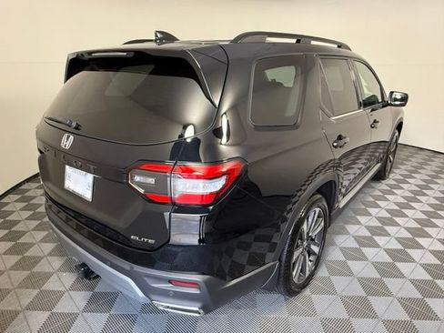 Used 2025 Honda Pilot Elite image 6