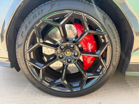 Used 2024 Lamborghini Urus Performante AWD/4WD image 16