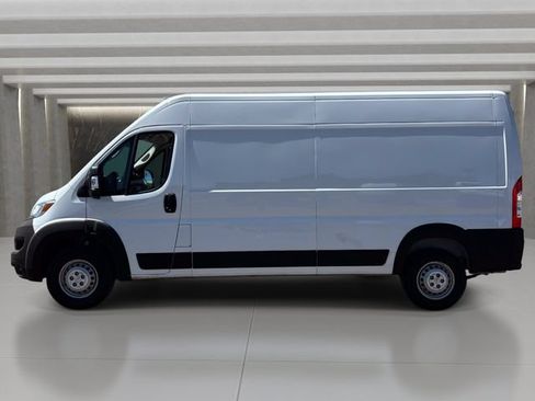 Used 2024 RAM ProMaster 2500 w/ Convenience Group FWD image 2