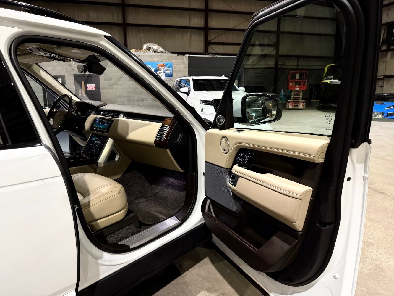 Used 2020 Land Rover Range Rover AWD/4WD image 25
