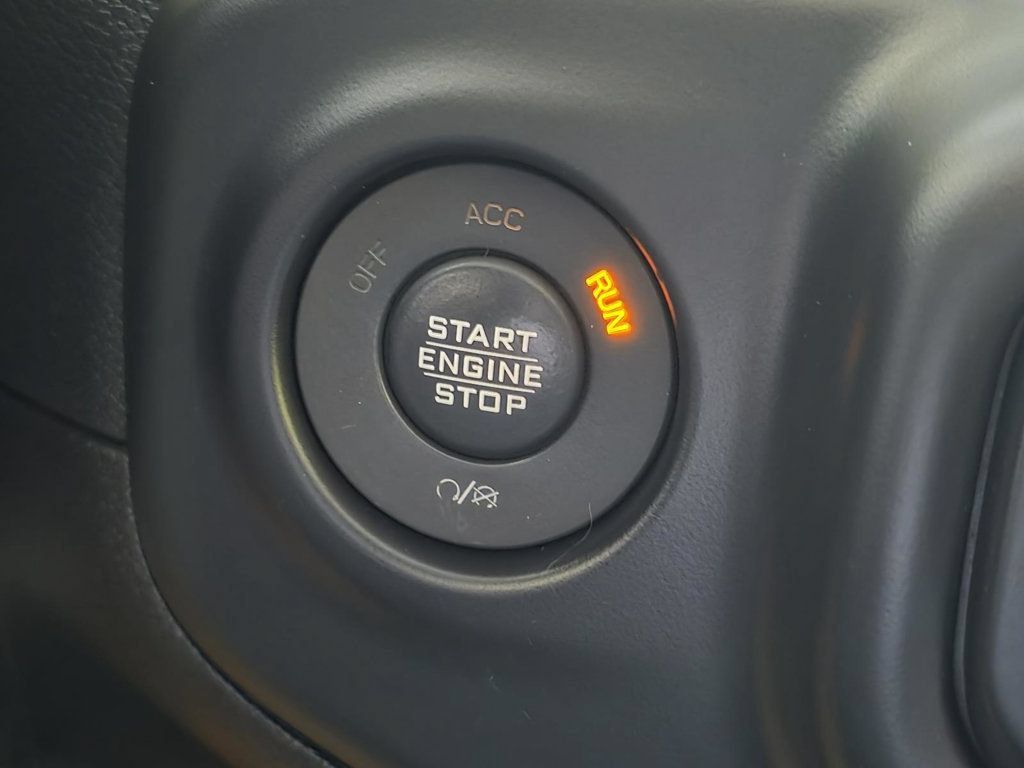 Used 2018 Jeep Wrangler Unlimited Sahara AWD/4WD image 20