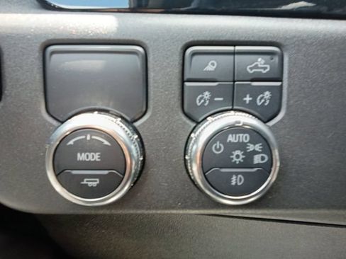 Used 2025 GMC Sierra 1500 SLT RWD image 10