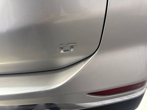 Used 2020 Chevrolet Equinox LT FWD image 14