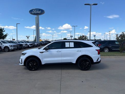 Used 2023 Kia Sorento SX FWD image 2