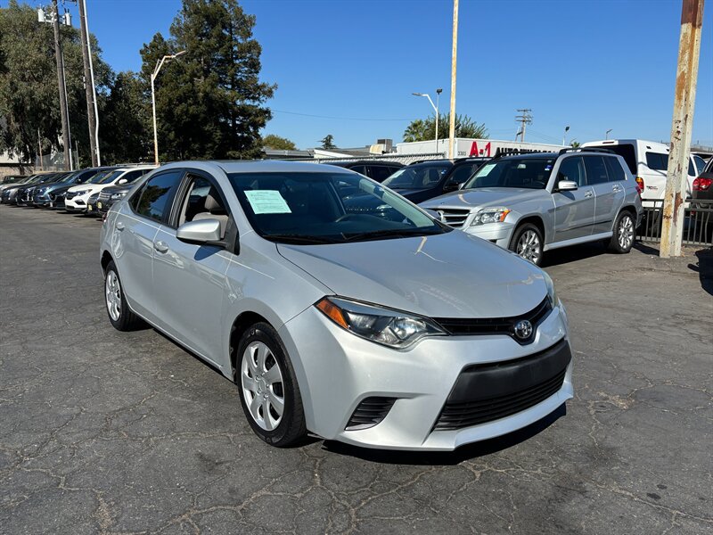 Used 2016 Toyota Corolla LE FWD image 1