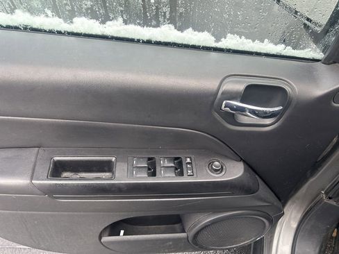 Used 2014 Jeep Compass Sport image 21