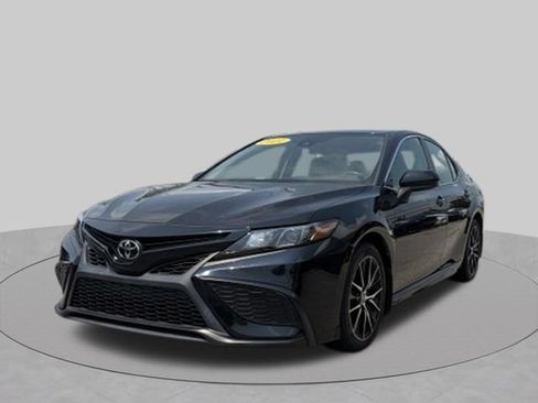 Used 2021 Toyota Camry SE FWD image 1
