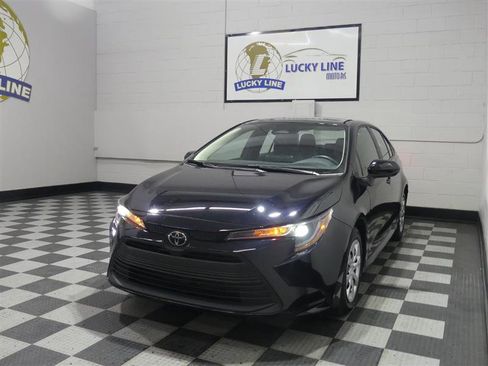 Used 2025 Toyota Corolla LE FWD image 4