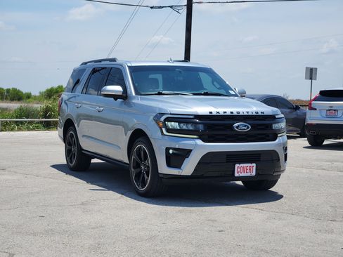 Used 2024 Ford Expedition Limited RWD image 3