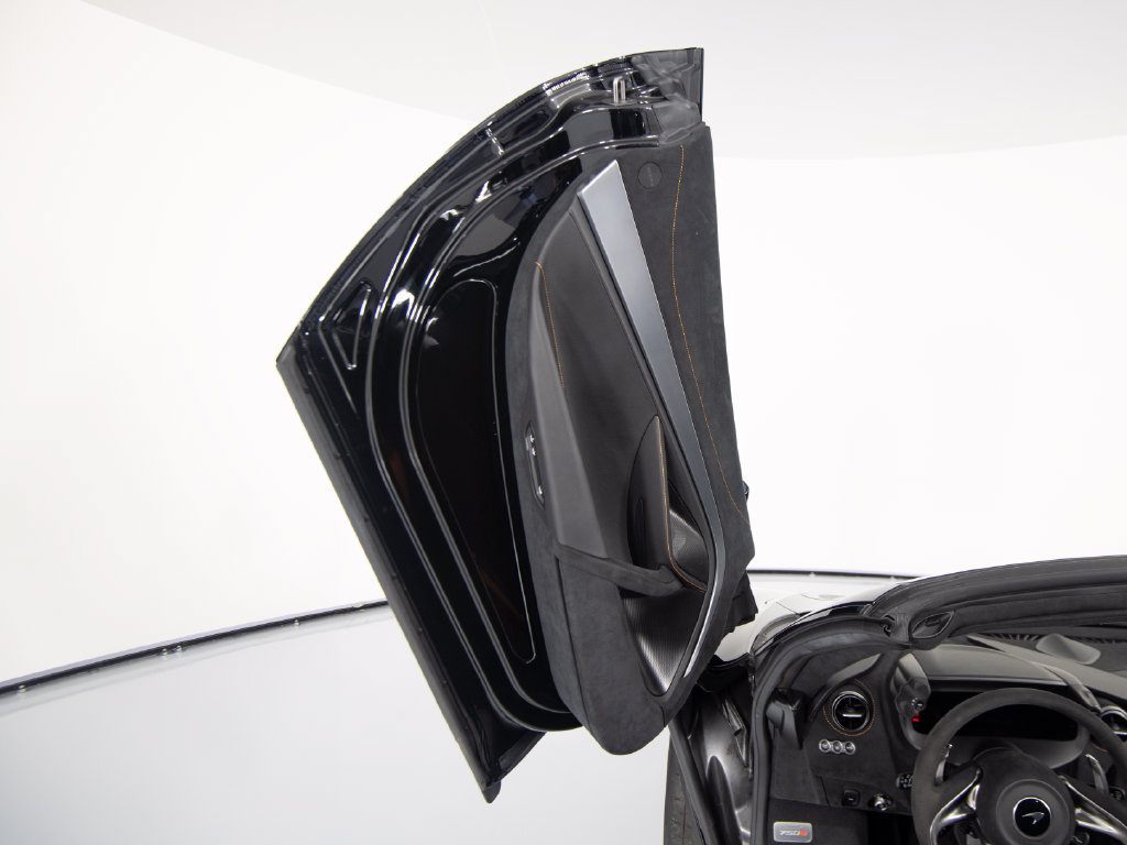 Used 2024 McLaren 750S Spider RWD image 11