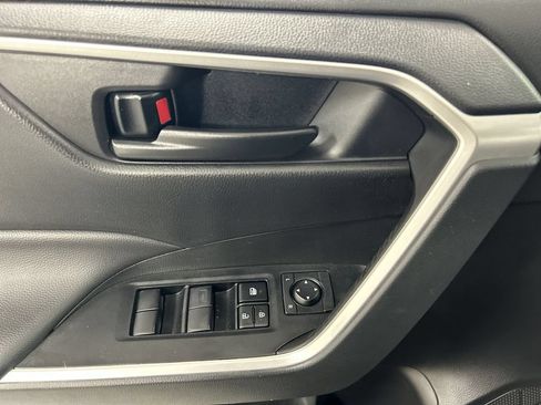 Used 2024 Toyota RAV4 LE AWD/4WD image 11