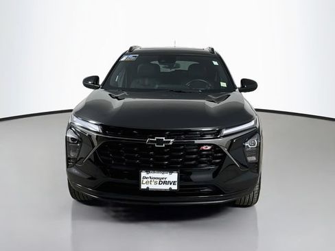 Used 2025 Chevrolet Trax RS w/ Sunroof Package FWD image 4