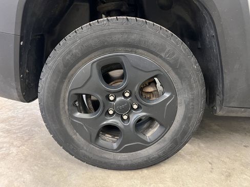 Used 2017 Jeep Renegade Sport w/ Power & Air Group image 38