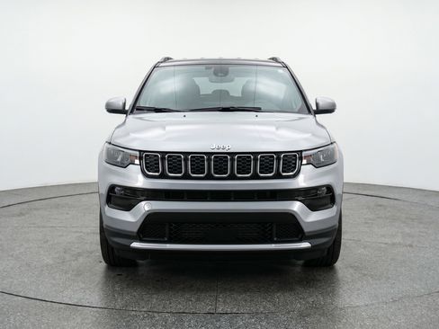 Used 2025 Jeep Compass Limited AWD/4WD image 2