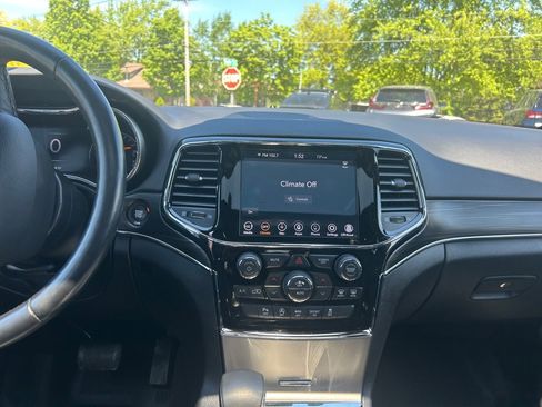 Used 2021 Jeep Grand Cherokee Limited image 34