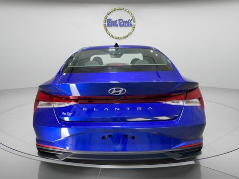 Used 2022 Hyundai Elantra SE image 4