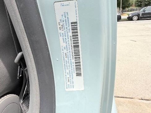Used 2004 Volkswagen Beetle GLS FWD image 82
