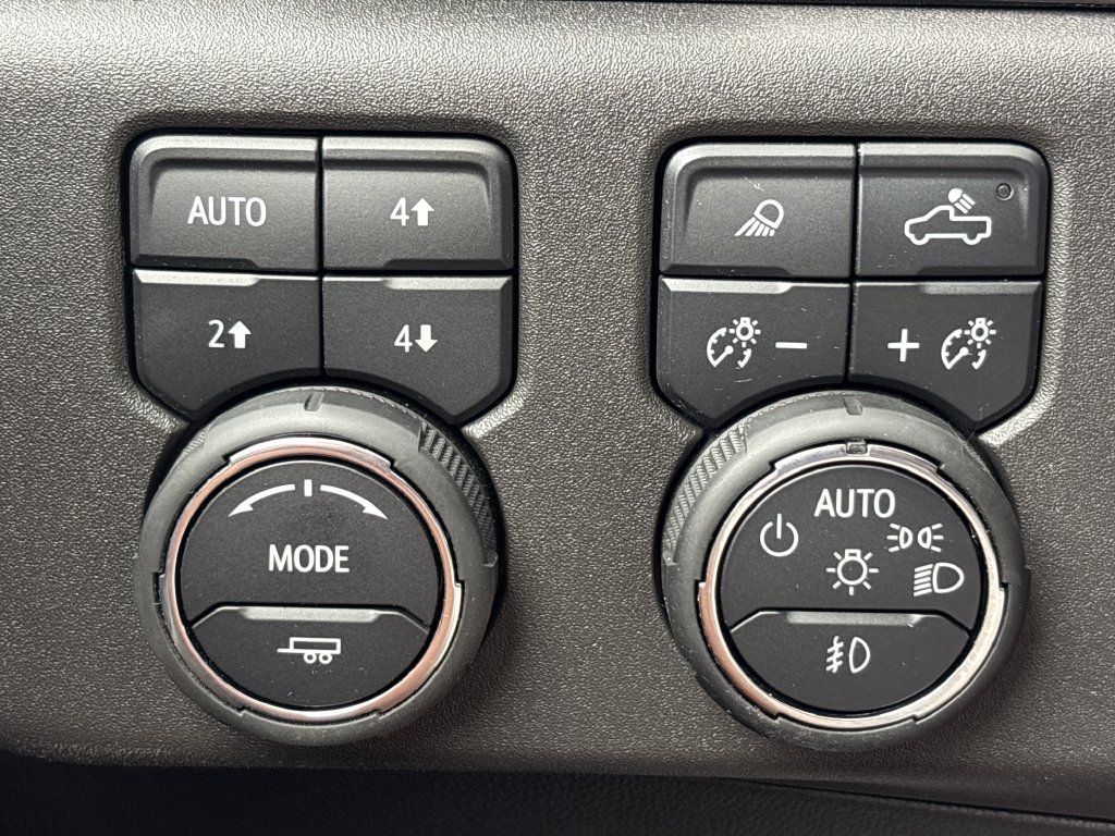 Used 2025 Chevrolet Silverado 1500 ZR2 w/ Technology Package AWD/4WD image 41