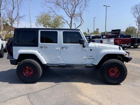 Used 2018 Jeep Wrangler Unlimited Sahara w/ Connectivity Group AWD/4WD image 2