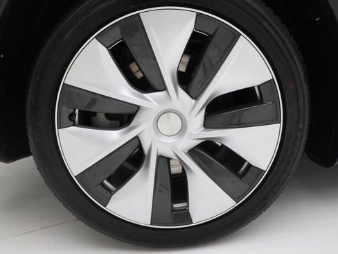 Used 2023 Tesla Model Y Long Range image 10