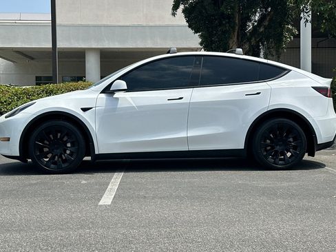 Used 2021 Tesla Model Y Long Range AWD/4WD image 2