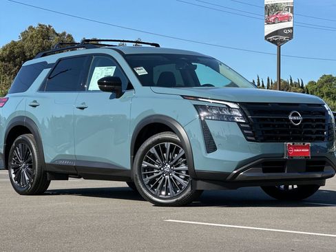 New 2026 Nissan Pathfinder SL AWD/4WD image 2