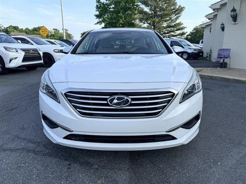 Used 2017 Hyundai Sonata SE FWD image 2