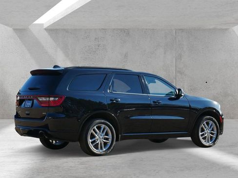 Used 2023 Dodge Durango GT image 3