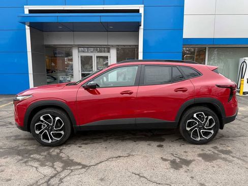 New 2026 Chevrolet Trax RS w/ Sunroof Package image 8