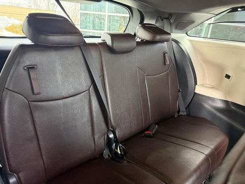 Used 2022 Toyota Sienna Platinum image 13