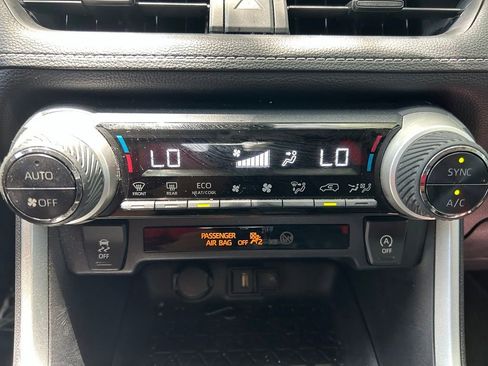 Used 2020 Toyota RAV4 XLE FWD image 26