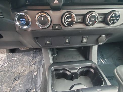 Used 2017 Toyota Tacoma TRD Sport w/ Exterior Package image 22