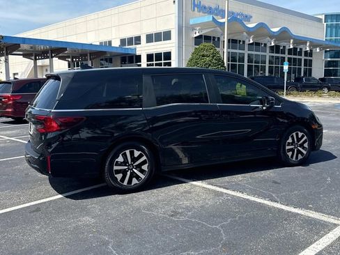 Certified 2025 Honda Odyssey EX-L image 3
