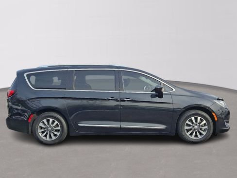 Used 2020 Chrysler Pacifica Touring-L Plus image 7